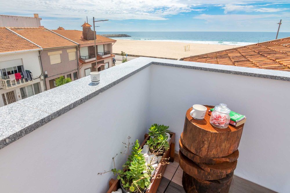 Quarto para 1 pessoa com WC Privativo, varanda privativa, perto da praia