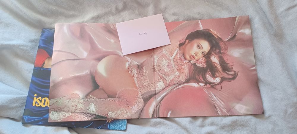 [Pack] Albuns Sincerely + Carta e Isolation da Kali Uchis