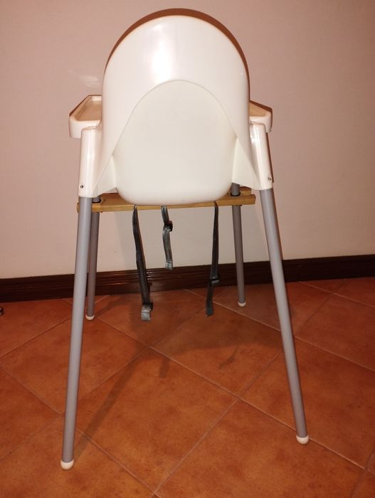 Apoio pés regulável para cadeira bebê