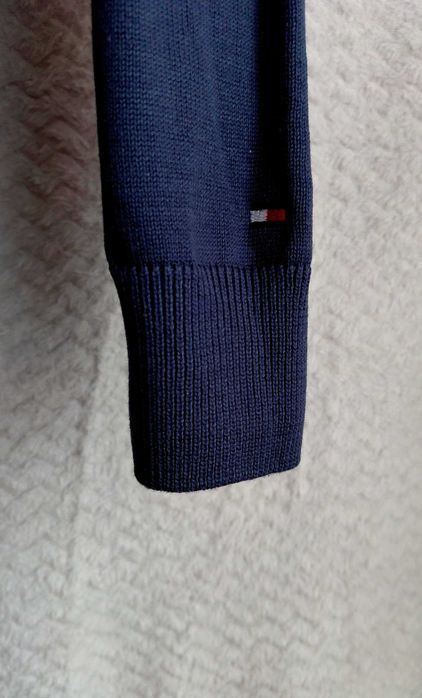 Tommy Hilfiger piękny męski sweter.