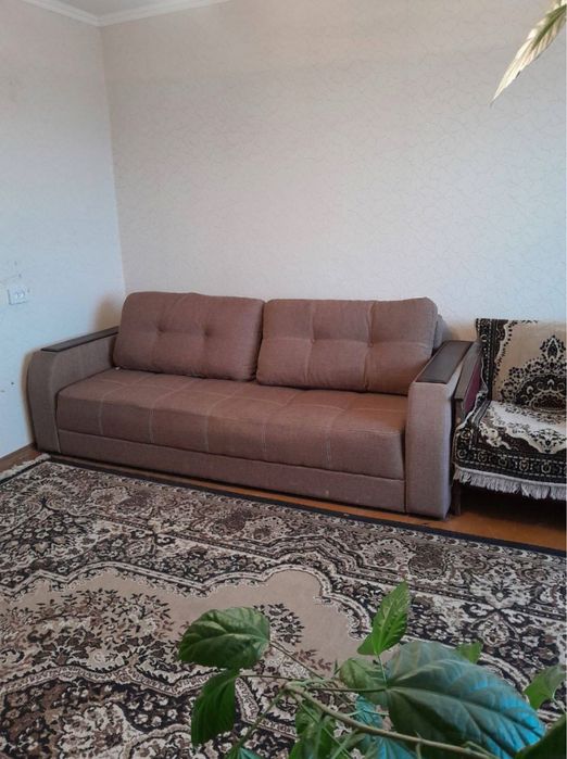 Здається 3 кімнатна квартира в центрі міста .