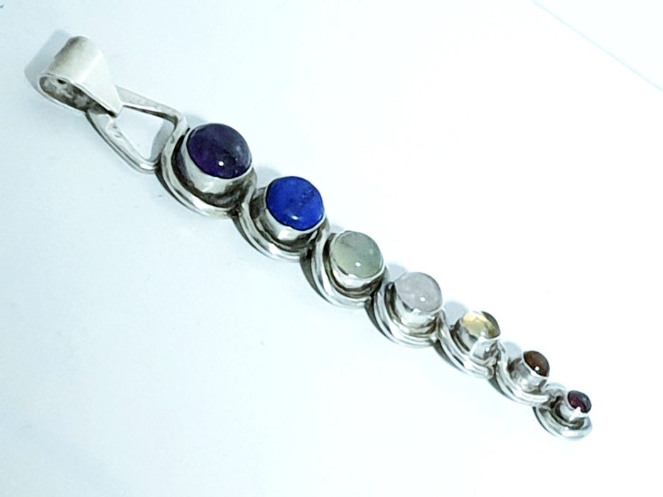 Fantasticos grandes pendentes em prata contrastada com pedras preciosa