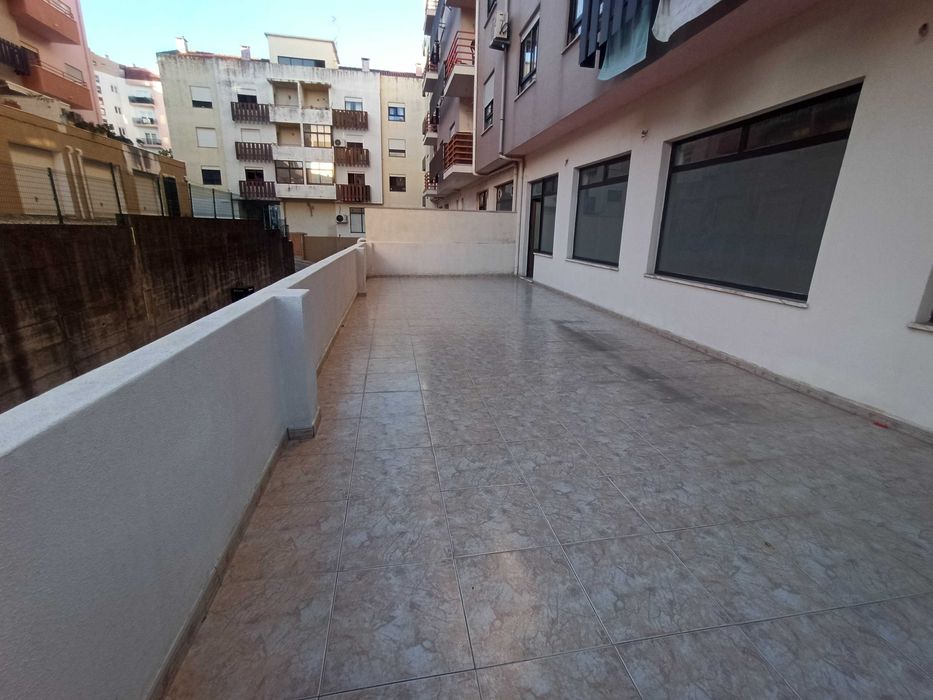 Arrenda-se Loja  Torres Novas