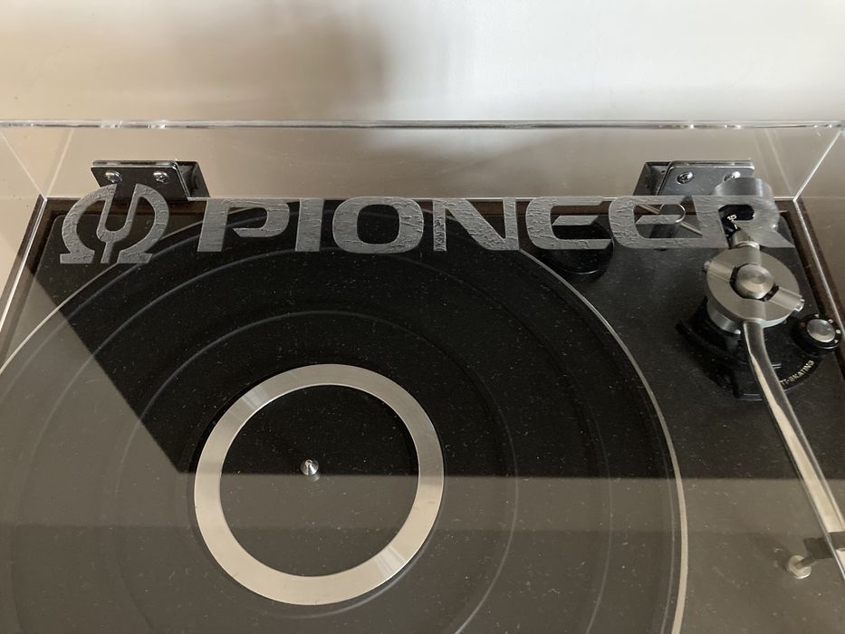 Pioneer PL12D turntable in pristine condition64564273559043122