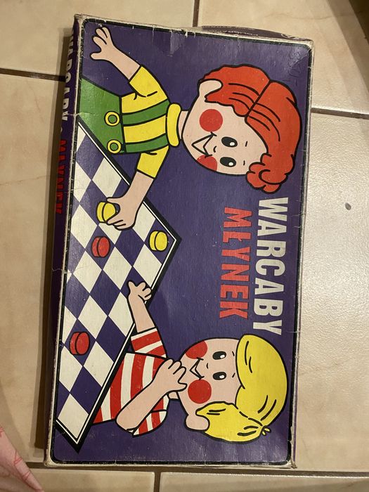 Warcaby gra planszowa zniszczona