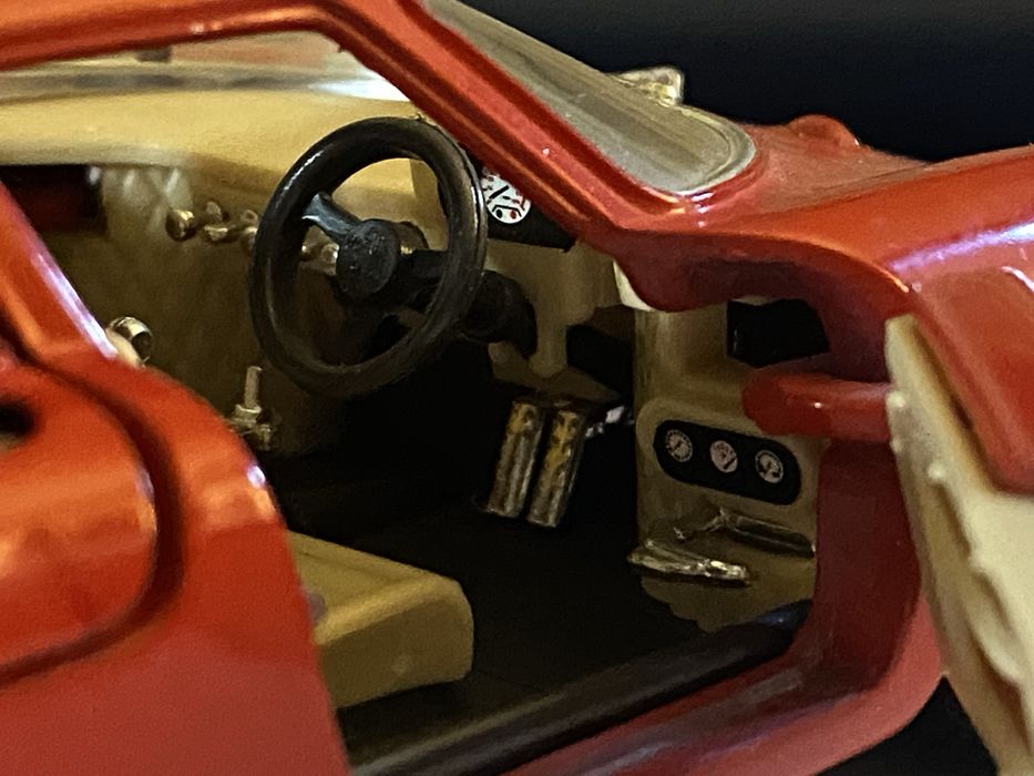 Ferrari 250 LM – Burago 1/24 (Made in Italy) – Excelente Estado