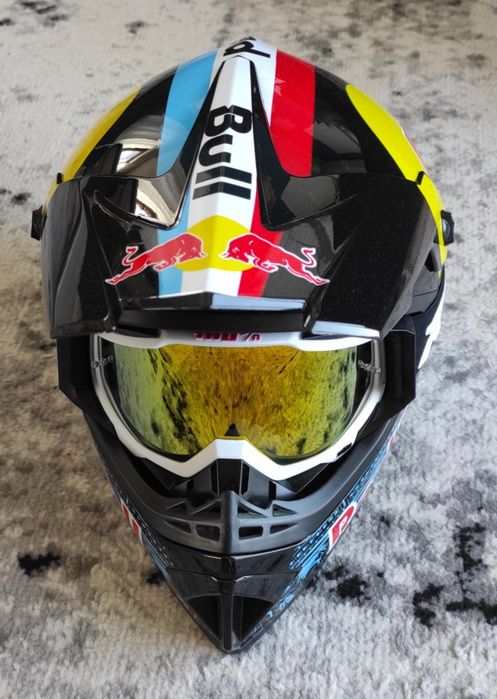 Nowy kask Red Bull rozm. M+gogle gratis!