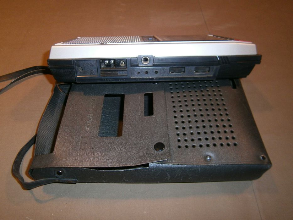 Gravador cassetes SANYO portátil