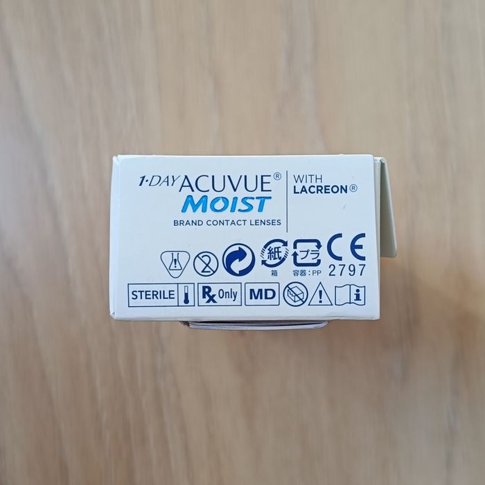 Soczewki kontaktowe acuvue moist 1-day with lacreon