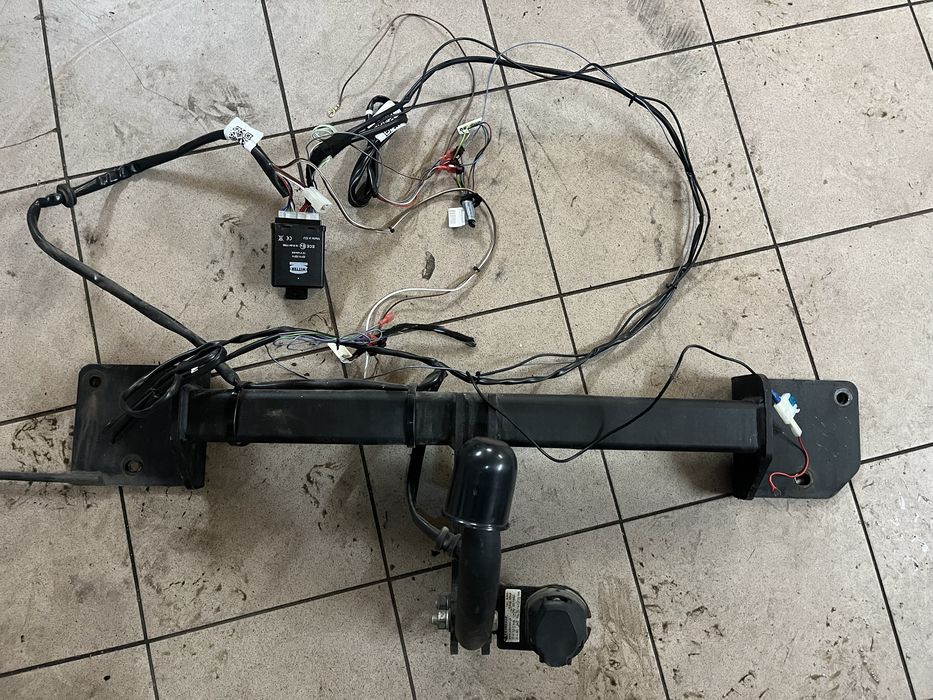 Hak kompletny z modulem e87 e81 bmw seria 1