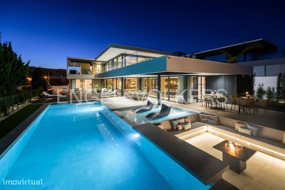 Moradia nova de luxo com vista mar a 250m da praia, vendida mobilada