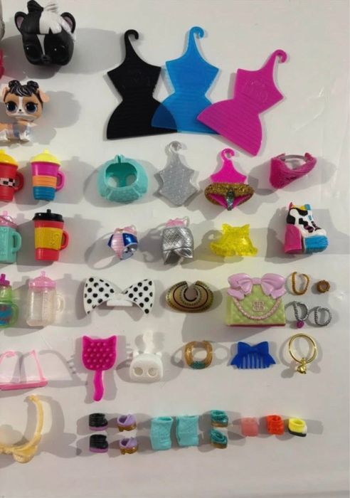 Expositor e bonecas LOL