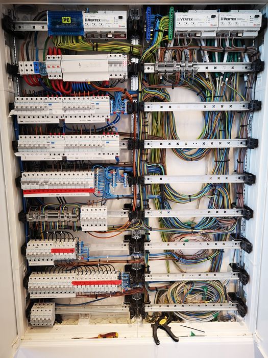 Elektryk, Instalacjie elektryczne