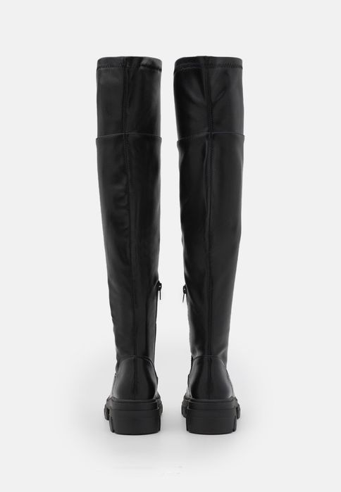 Kozaki muszkieterki na platformie Bullboxer 41