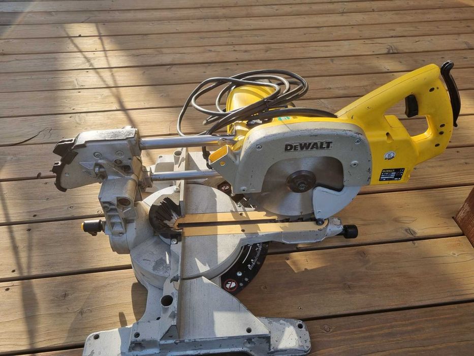 Piła ukośnica DeWalt DW707 moc 1200W