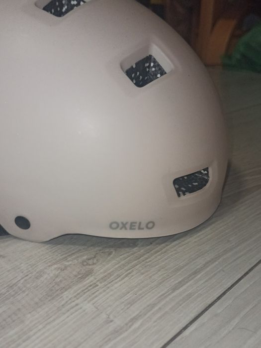 Kask na głowę biały