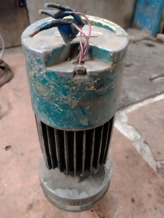 Водяна помпа продам 3фазна