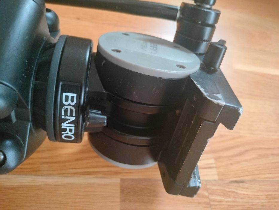 STATYW z głowicą na trzech nogach Benro KH-25