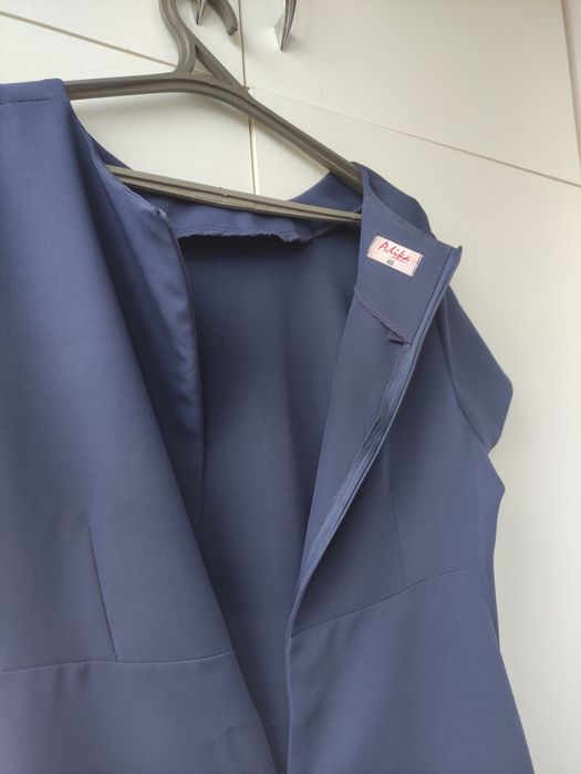 Темно-синя сукня