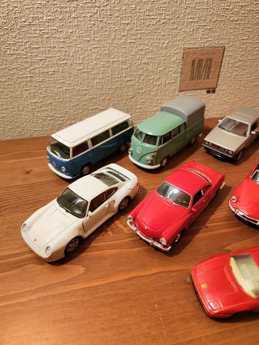 Modele aut 1:34 Welly 10szt.