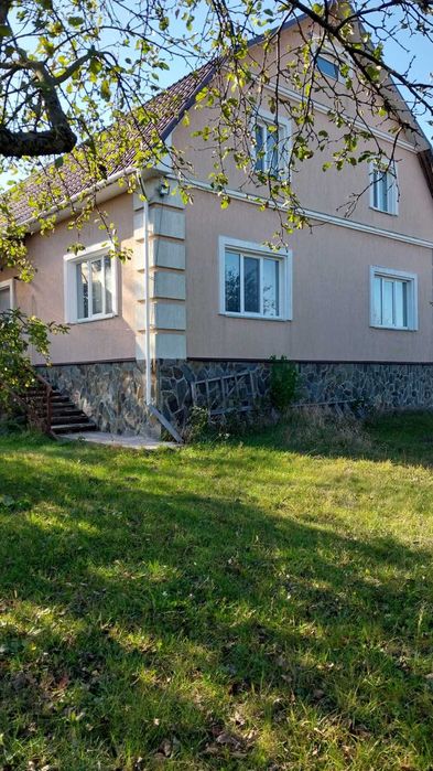 Обмін на квартиру, добротний будинок з бомбосховищем, підвал