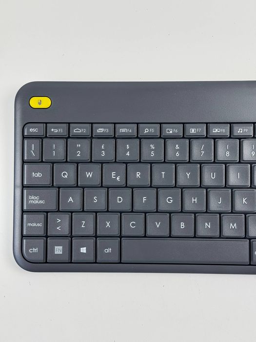 Бездротова компактна клавіатура з тачпадом Logitech K400 Plus Wireless Touch Black Italiano (мембранні клавіши, USB-приймач, італійська розкладка)