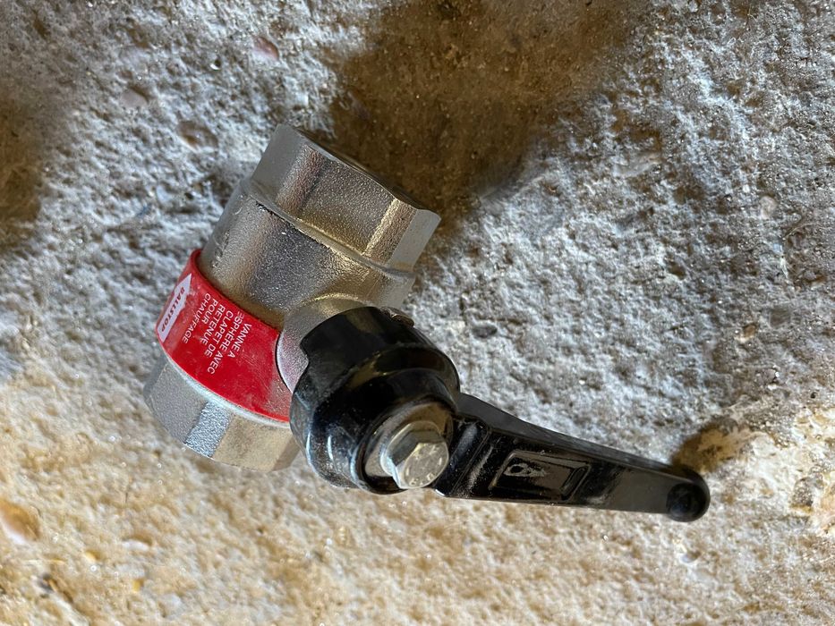 Válvula Ballstop Caleffi 1" . Válvula esfera com retenção incorporada