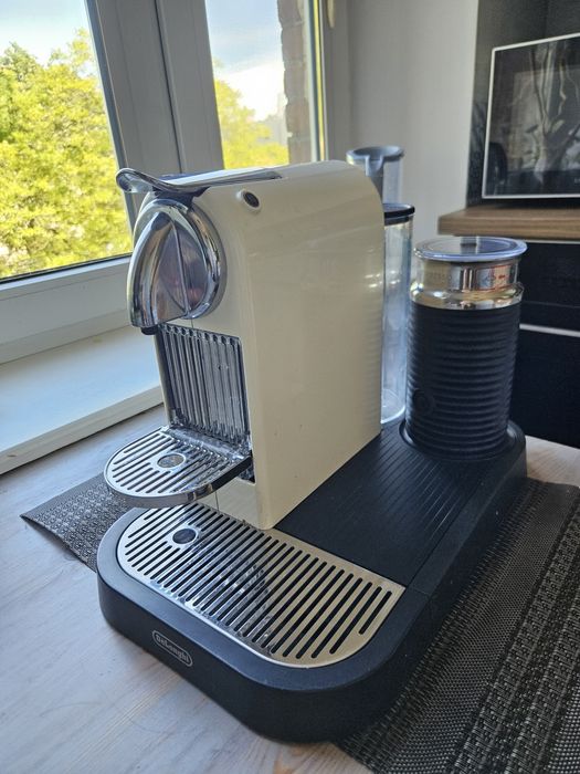 Nespresso DeLonghi CitiZ + spieniacz mleka Aeroccino | biały | bardzo dobry stan