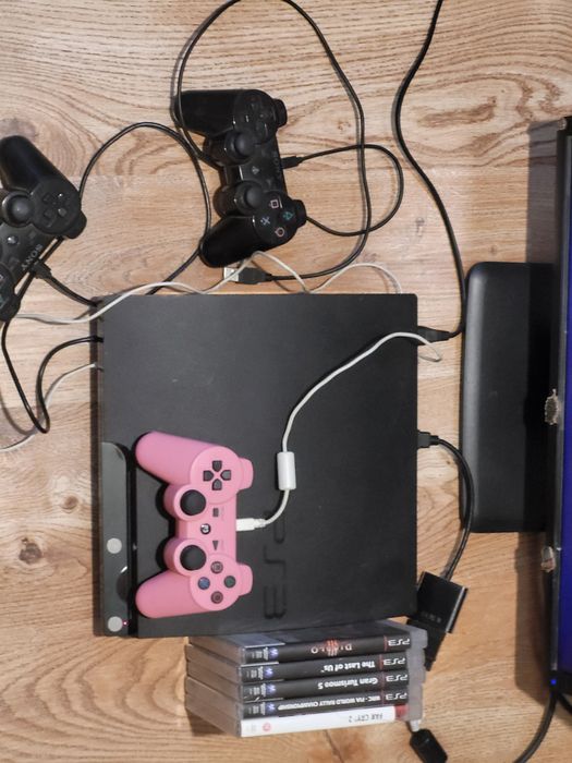 Sony PlayStation 3 slim CECH-2003B 1TB CFV Evilnat + 3 pady + 5 gier