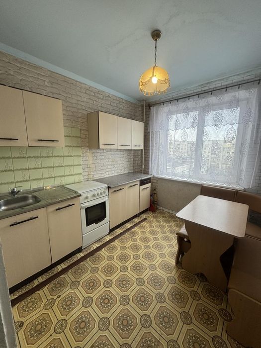 Здаэться 1 кiм. Район 25 школи, Гвардiйська.