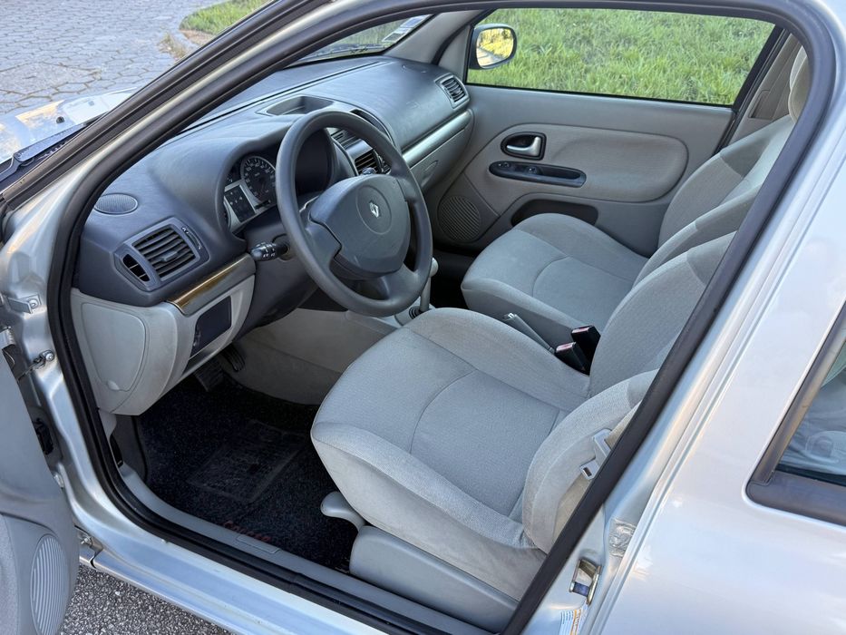 Renault Clio 1.2  Previlege - Automático / 100.000km