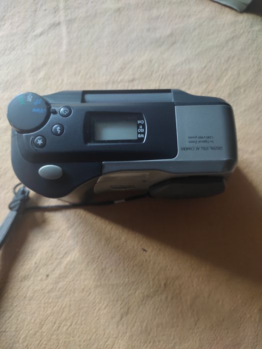 Câmara fotográfica Epson,antiga,a trabalhar normalmente.
