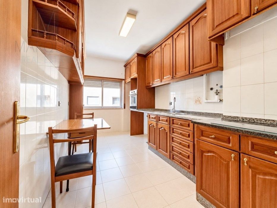 Apartamento T2 com Arrecadação em Casais de Mem Martins - Rio de Mouro