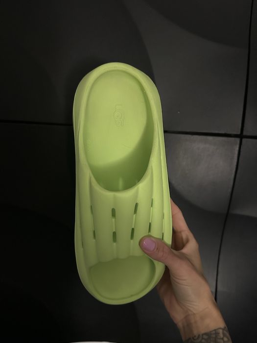 Рідкісна модель UGG Foamo Slide