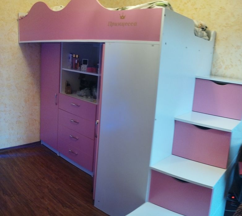 Стінка в дитячу кімнату.Двухяросне дитяче ліжко