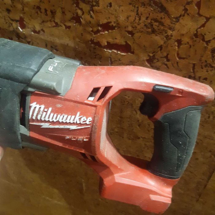 Шаблева пилка Milwaukee