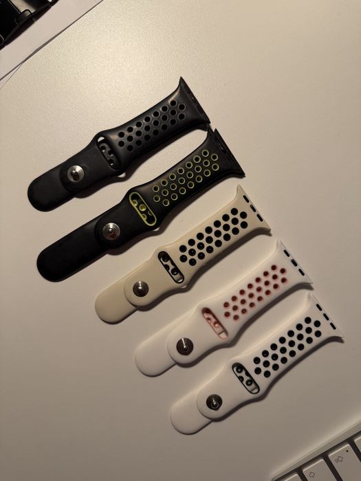 Apple Watch 4 - 44mm com caixa e braceletes