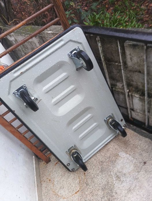 Carrinho de mão transporte de coisas pesadas