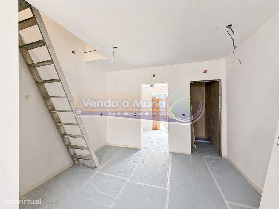 Moradia T1 em Benavente (B697)