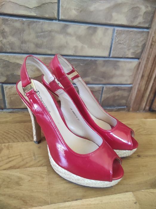 Босоніжки каблук шпилька червоні