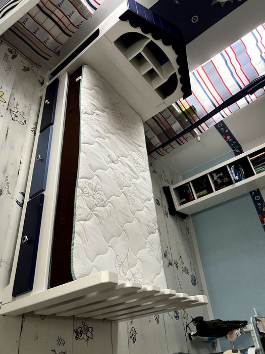 Дитяча кімната з натурального дерева