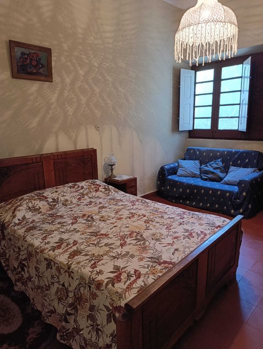 Cama e guarda fato