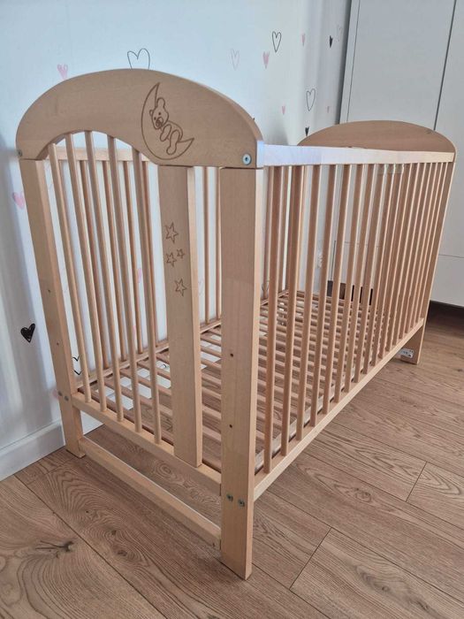 Drewniane łóżeczko dziecięce