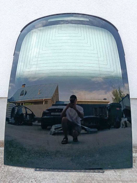 Скло задня панорама Tesla model 3