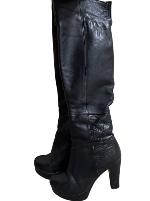 Шкіряні ботфорди на підборах