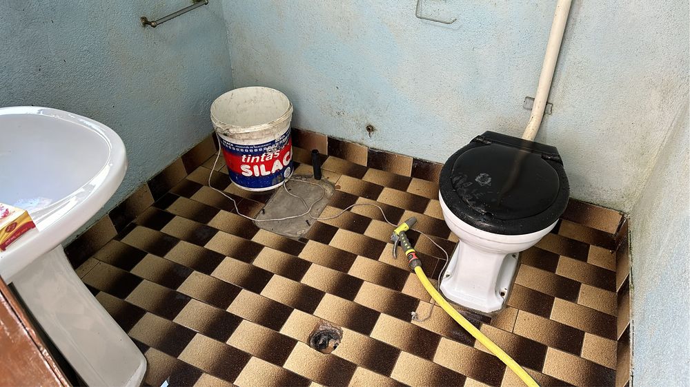 Vendo 2 casas em estado de ruína mais terreno com 1.000m2!