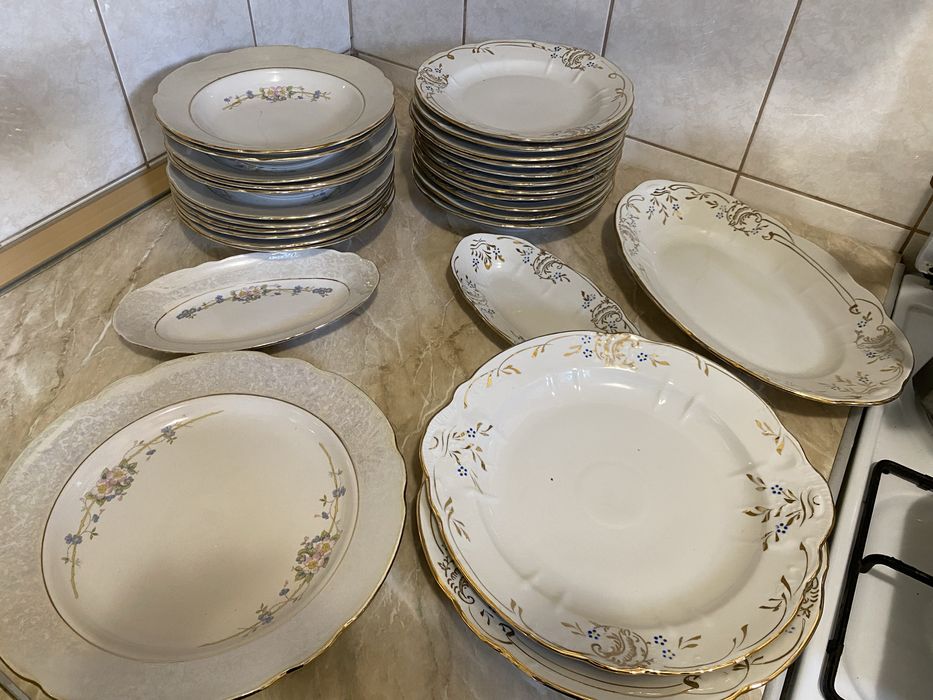 Посуд, тарілки набір