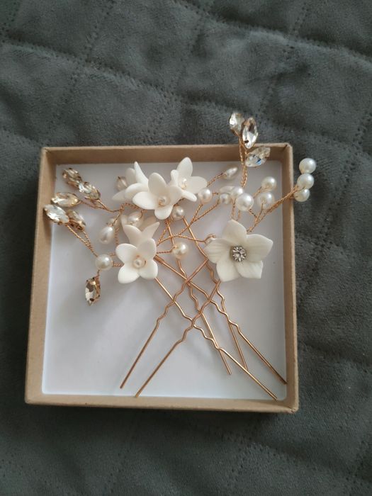 Zestaw wsuwek szpilek kokówek ślubnych z kwiatami cyrkon