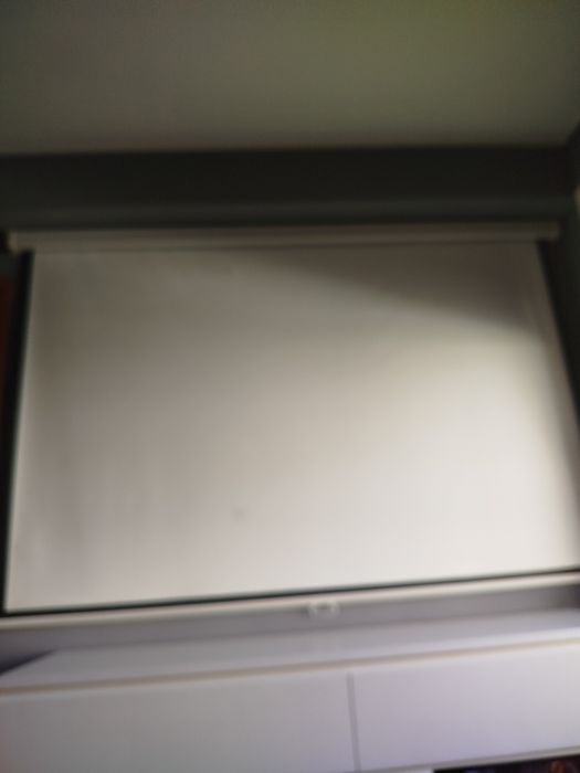 Tela de projeção manual grande,com 1.98 m de largura