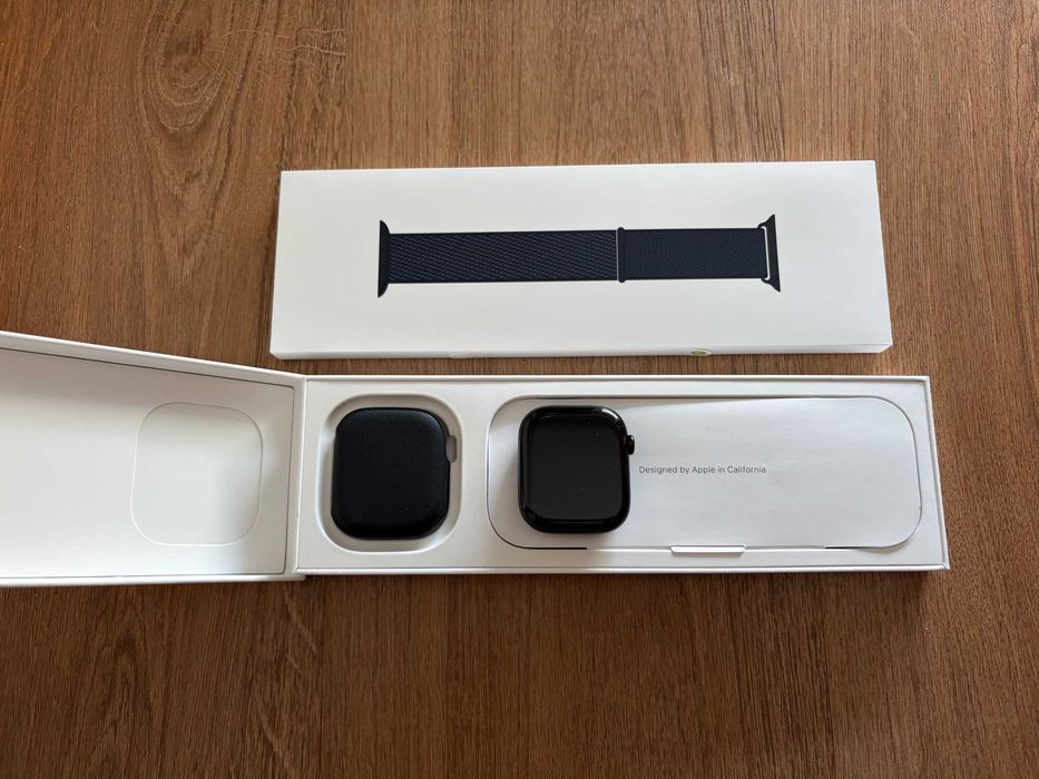 Apple Watch Series 10 GPS 46 mm - Preto / Black - Bracelete Loop Desportiva - Bateria 100% - Novo